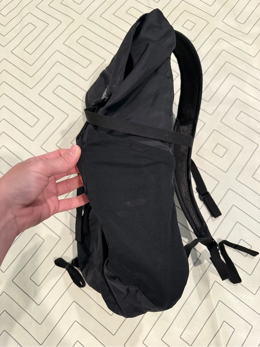 New CamelBak Black Arete 18L Hiking Hydration Backpack